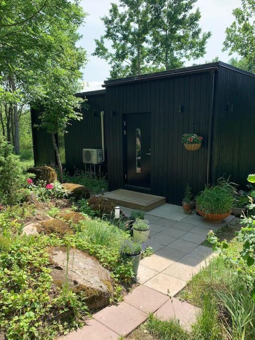Small Cozy 3-Room House With Terrace & Large Garden Ilmandu Buitenkant foto