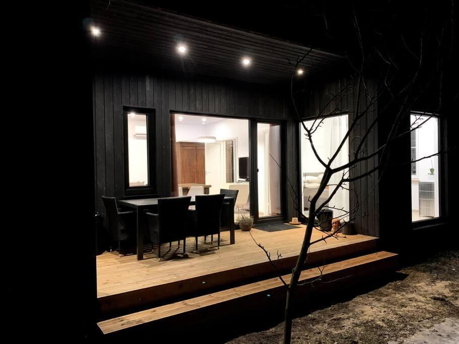 Small Cozy 3-Room House With Terrace & Large Garden Ilmandu Buitenkant foto